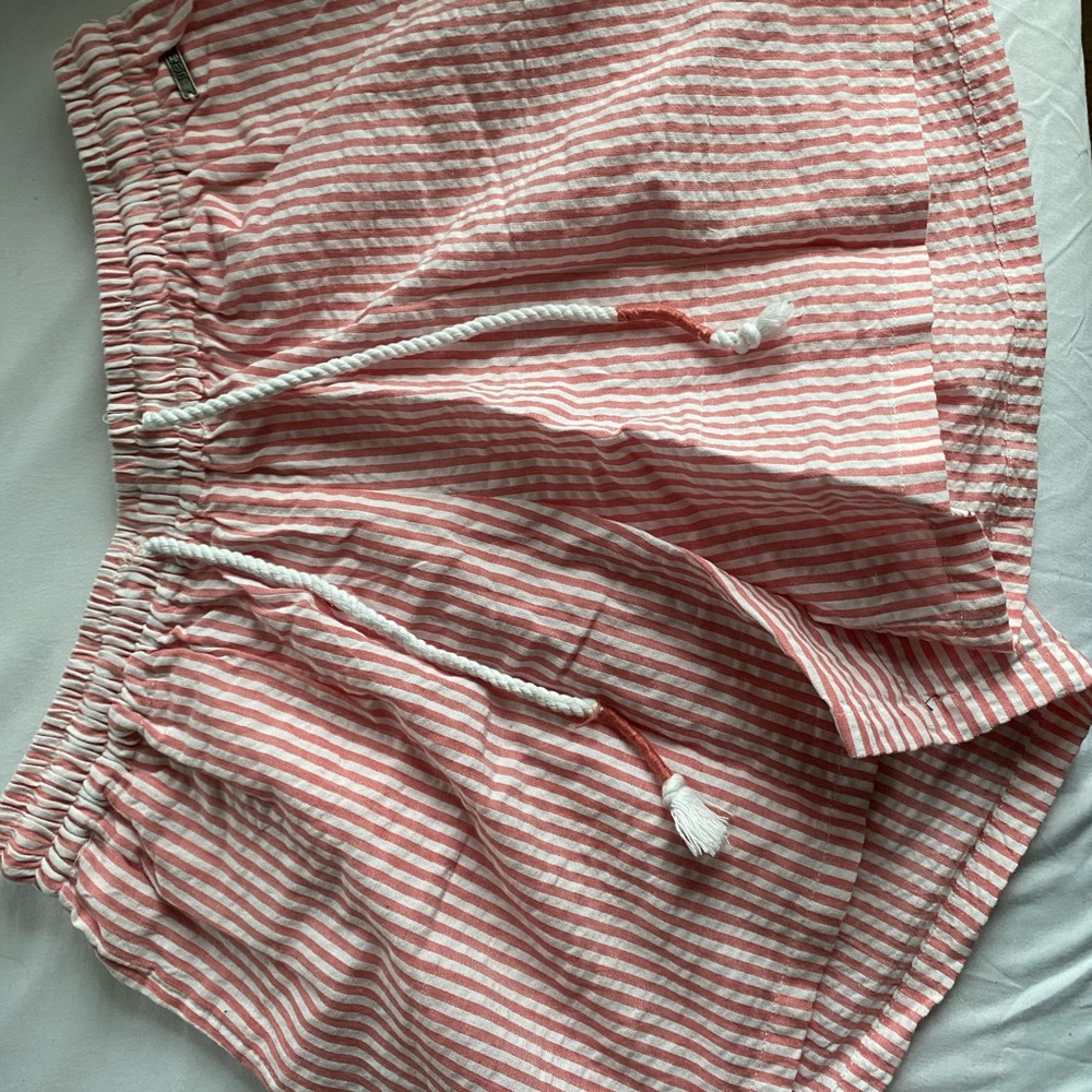 New size medium striped shorts